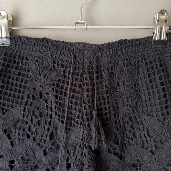 Express sz M black crochet drawstring shorts - Picture 2 of 7